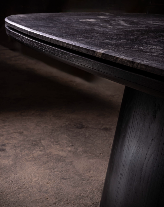 Mesa de comedor de mármol negro