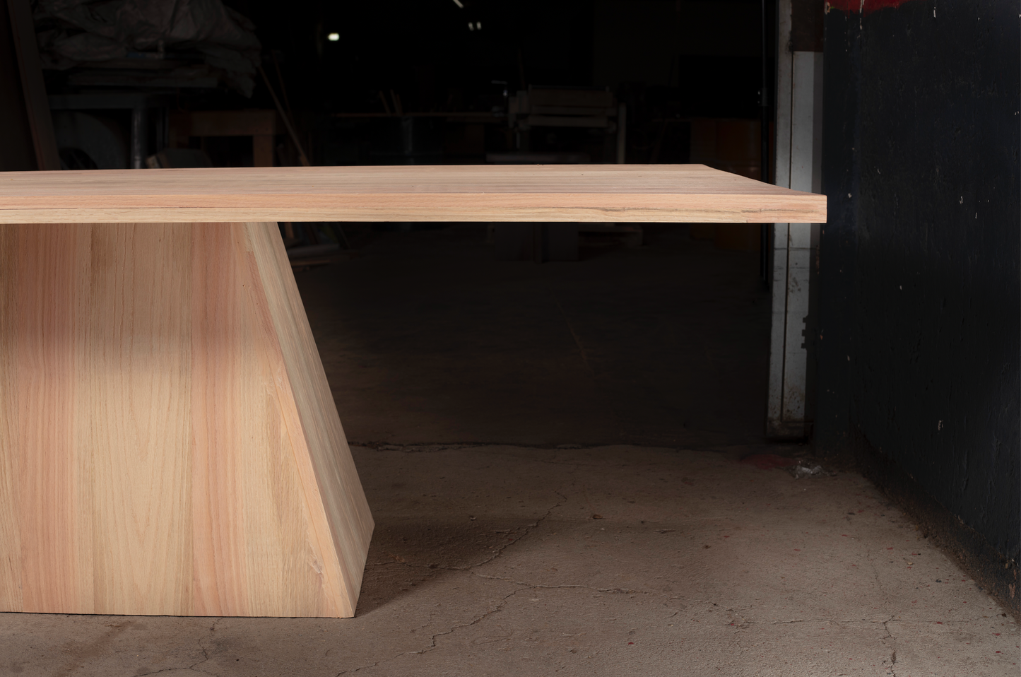 Mesa de comedor de roble rojo natural brutal