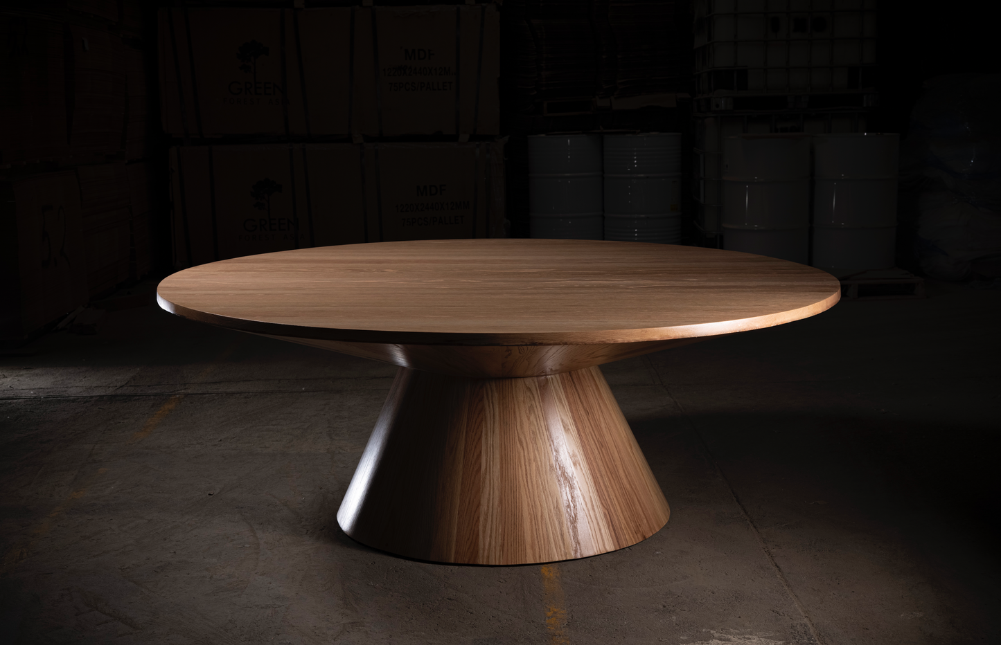 Mesa de comedor de roble no identificada