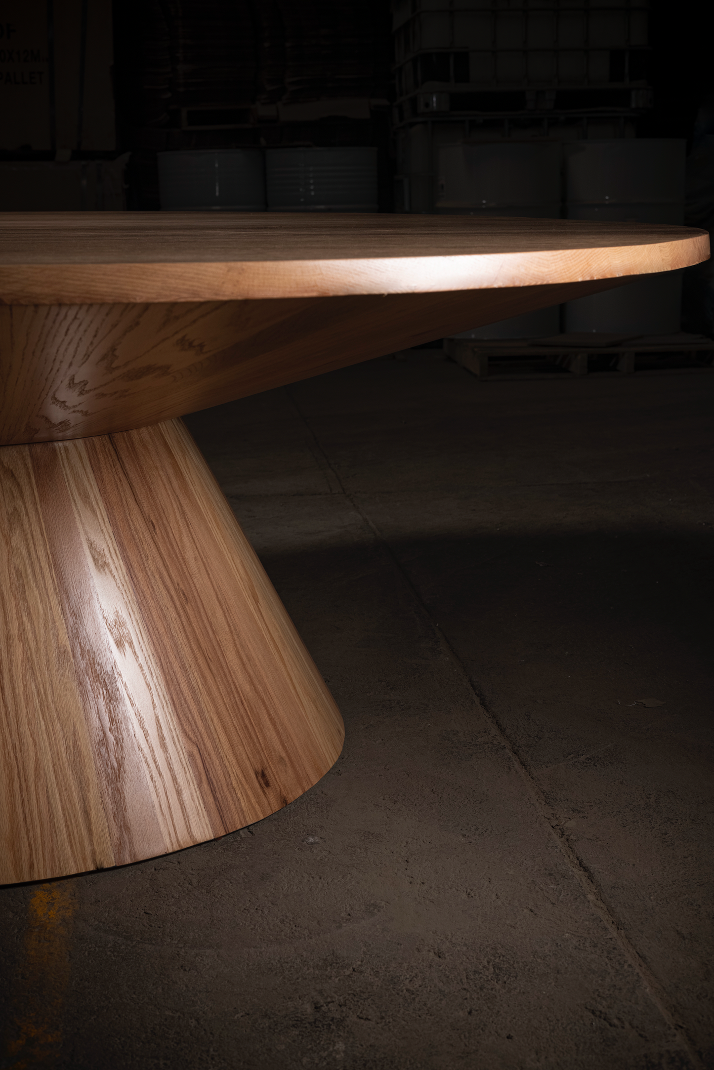 Mesa de comedor de roble no identificada