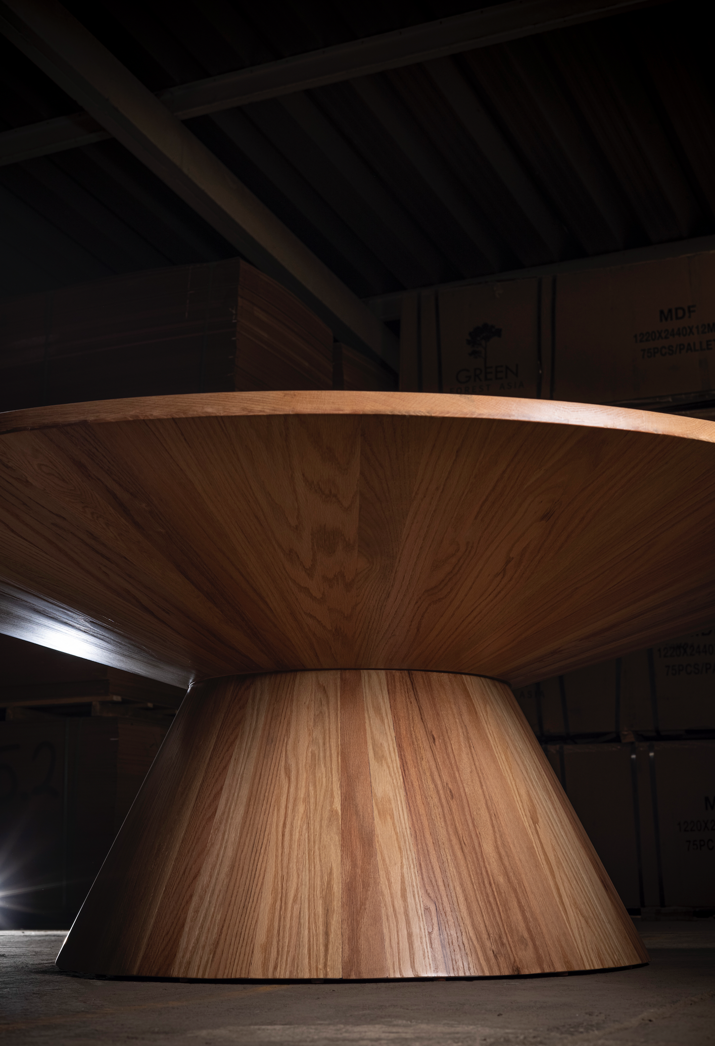 Mesa de comedor de roble no identificada