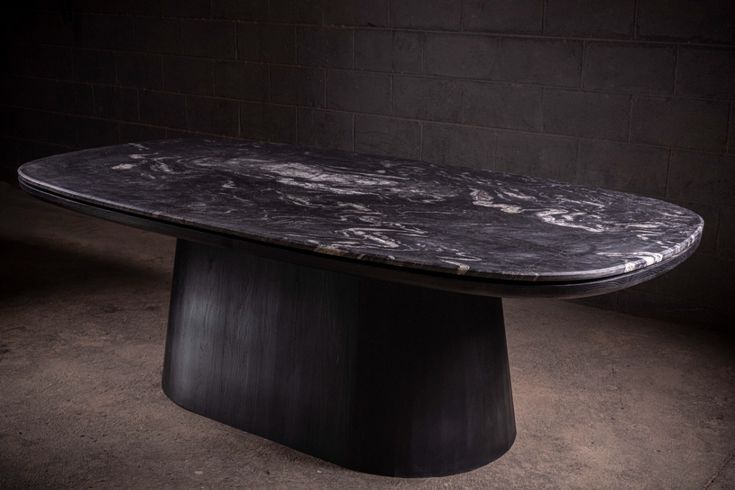 Mesa de comedor de mármol negro