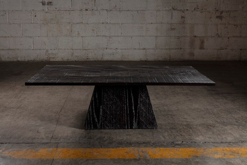 Mesa de comedor brutal de roble negro