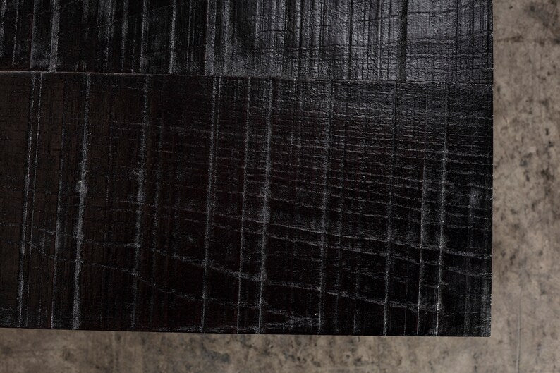 Mesa de comedor brutal de roble negro