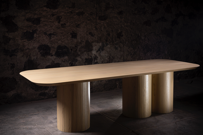 Kulindros Dining Table