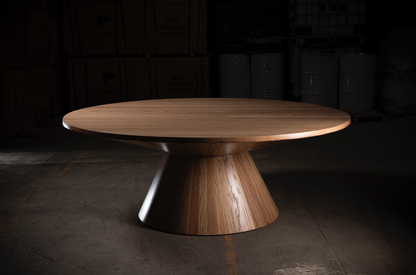 Mesa de comedor de nogal no identificada