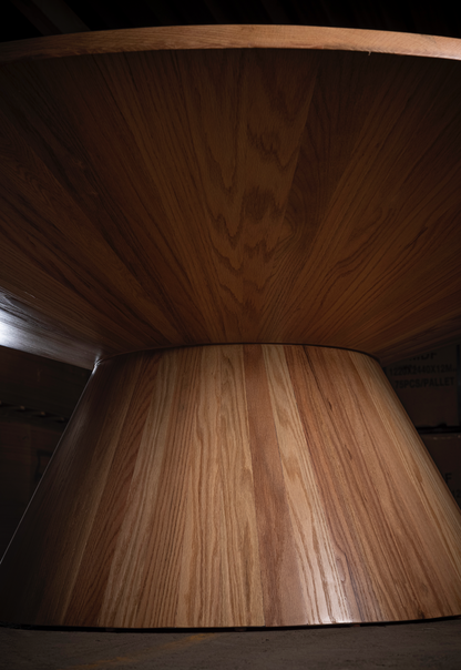 Mesa de comedor de nogal no identificada